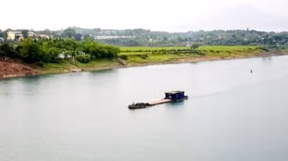Vớt được thi thể người bán bánh mỳ nhảy cầu ở Hòa Bình