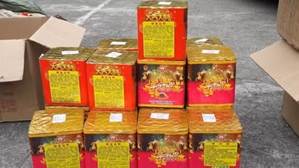 Tạm giữ đối tượng vận chuyển hơn 110kg pháo lậu