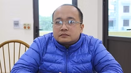 Khởi tố vụ phụ huynh vào trường đánh học sinh