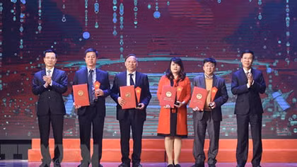 Tôn vinh 2 công trình khoa học đồ sộ