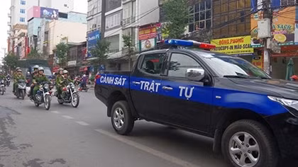 Tổ chức tuyên truyền pháp luật về an toàn giao thông, vũ khí, vật liệu nổ 