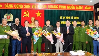 Khen thưởng lực lượng bắt giữ hung thủ sát hại chủ đầm rươi 