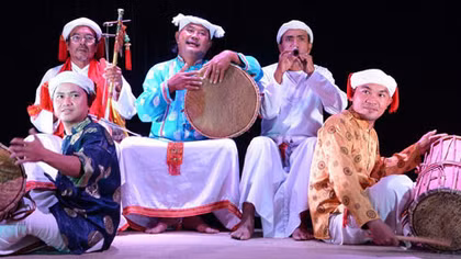 Nhạc Việt xuất ngoại: Cổ truyền sôi nổi, đại chúng loay hoay