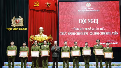 Tổng kết 10 năm chương trình đưa sinh viên thực hiện “ba cùng” với nhân dân