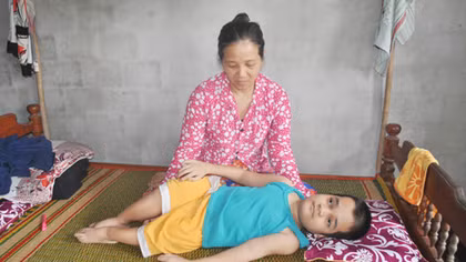 Cuốn sách của cậu bé mắc bệnh xương thủy tinh