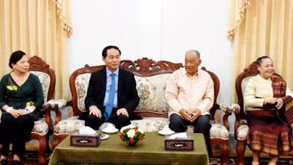 Chủ tịch nước Trần Đại Quang thăm đồng chí Khăm-tày Xi-phăn-đon