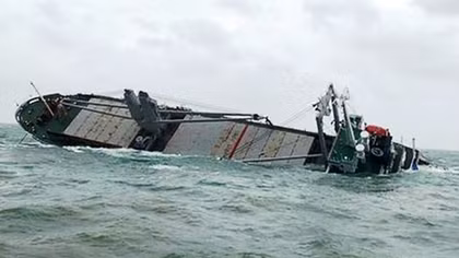 Tập trung khắc phục sự cố tràn dầu trên biển Kỳ Anh