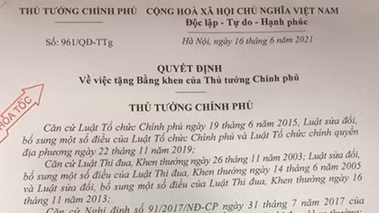 10 tập thể, cá nhân được Thủ tướng Chính phủ tặng Bằng khen vì chống dịch COVID