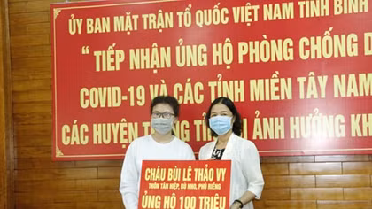 Hai HS ở Bình Phước đập heo đất ủng hộ 200 triệu đồng phòng chống COVID-19