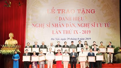Làm sao để giữ “tính thiêng” cho các danh hiệu?