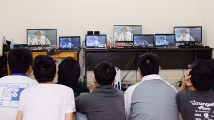 Bi hài chuyện fan “cày view” cho thần tượng