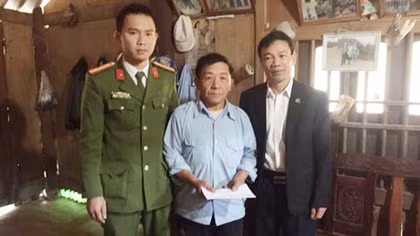 Thăm hỏi, giúp đỡ các gia đình thiệt hại về người ở huyện Vân Hồ (Sơn La)