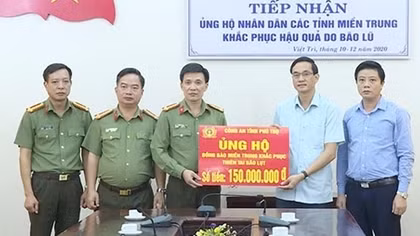 Công an các đơn vị, địa phương ủng hộ đồng bào miền Trung 