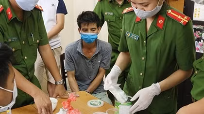 Thu giữ 1.340 viên ma túy và nhiều tiền chất ma túy