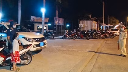 Những “bóng hồng” xông pha nơi tuyến đầu chống dịch 