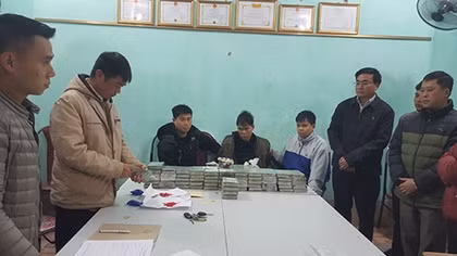 Trao thưởng thành tích khám phá vụ vận chuyển 88 bánh heroin