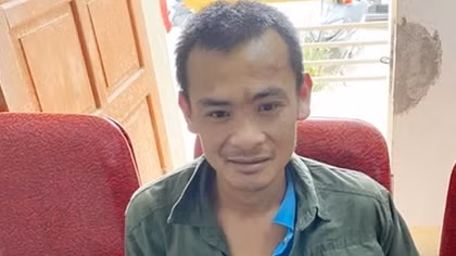 Con nghiện mang theo vũ khí nóng bán lẻ ma túy 