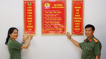 Treo bích chương lời của Tổng Bí thư Nguyễn Phú Trọng và Đại tướng Tô Lâm