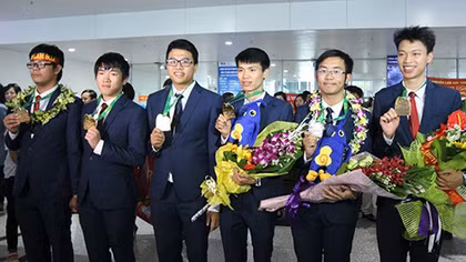 Đề xuất tặng Huân chương Lao động cho học sinh đạt Huy chương vàng thế giới