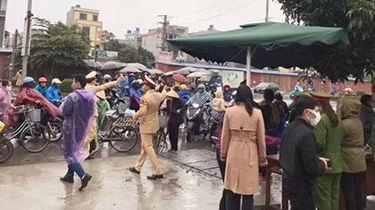 Chống dịch COVID-19 tại các thôn, khu phố