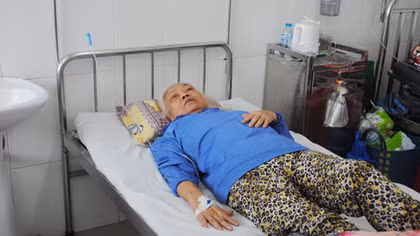 Cụ bà 73 tuổi sống sót hy hữu sau gần 3 giờ té trôi sông 