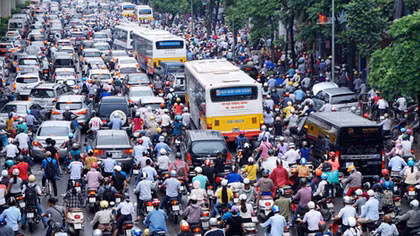 Hà Nội lên kế hoạch điều chỉnh giờ học giờ làm, thu phí phương tiện 