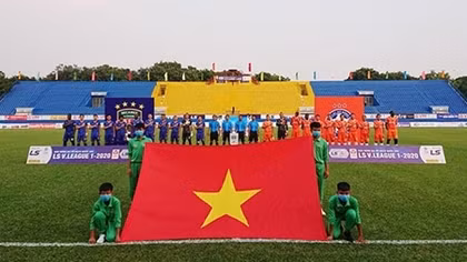 COVID-19 khiến bóng đá dính “virus cháy túi”