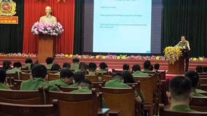 Tuổi trẻ Công an Hòa Bình tham gia bảo vệ nền tảng tư tưởng của Đảng