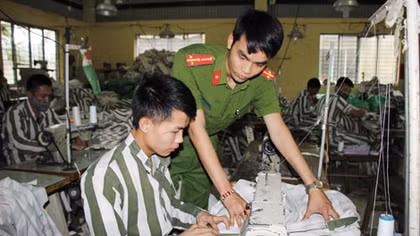Giám thị trại giam kể chuyện lấy nhân tâm cảm hóa con người