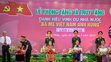 Trao tặng và truy tặng danh hiệu “Bà mẹ Việt Nam Anh hùng” cho 234 mẹ