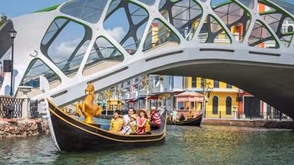 Du ngoạn siêu quần thể không ngủ trên thuyền gondola