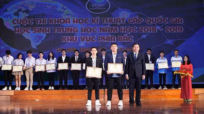 Bộ GD&ĐT sẽ chấm thẩm định lại các đề tài đoạt giải mà phụ huynh phản ánh