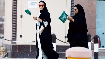 Cuộc đấu tranh đòi xóa bỏ "hệ thống giám hộ" của phụ nữ Arab Saudi