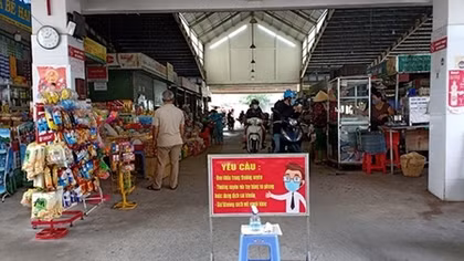 Chợ dân sinh quyết tâm vượt sóng COVID