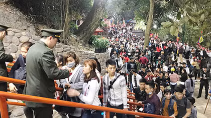 Người dân cùng giám sát tái sử dụng phí tham quan Yên Tử