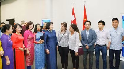 Phó Chủ tịch nước Đặng Thị Ngọc Thịnh gặp gỡ sinh viên, trí thức người Việt tại Thụy Sĩ