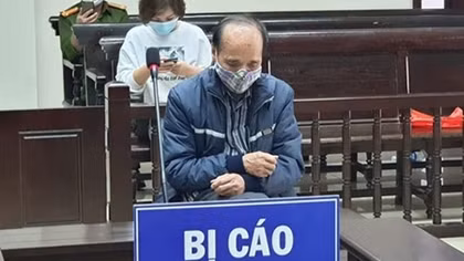 Cựu Giám đốc giả mạo trong công tác được giảm án