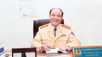 Bình dị Đại tá… giao thông