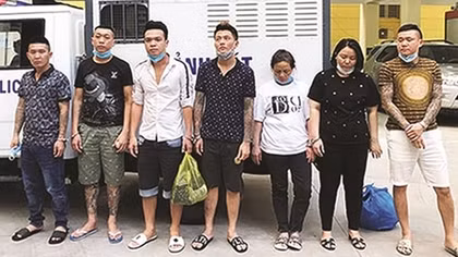 Vô cớ khống chế, đánh đập, đe dọa 14 người