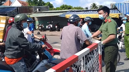 Sống trong vùng phong tỏa