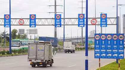 Sẽ tiếp tục thực hiện thay thế biển báo, sơn kẻ đường