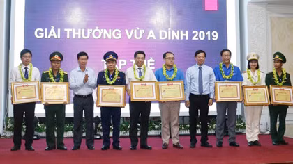 Tôn vinh cá nhân, tập thể có nhiều đóng góp cho đồng bào dân tộc thiểu số