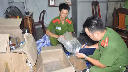2 thanh niên thuê phòng trọ chứa cỏ Mỹ xé lẻ bán cho dân chơi