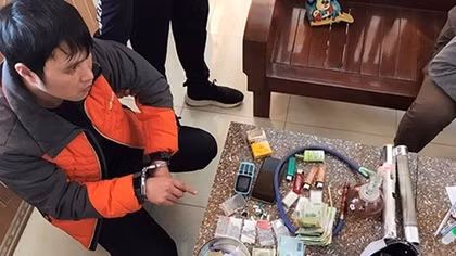 Bắt vụ tàng trữ ma túy, thu 2 khẩu súng
