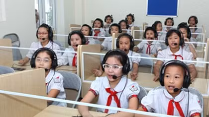 Bộ Giáo dục chính thức lên tiếng về việc thí điểm dạy tiếng Nga và tiếng Trung Quốc đang gây tranh cãi