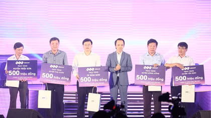 FLC ủng hộ đồng bào lũ lụt Thanh Hóa 2,5 tỷ đồng thông qua “Đêm tự tình”