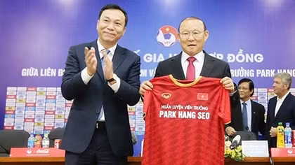 Phía sau câu chuyện tiền lương của ông Park