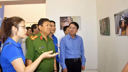 Triển lãm ảnh về tệ nạn và tội phạm ma tuý trong thanh thiếu niên