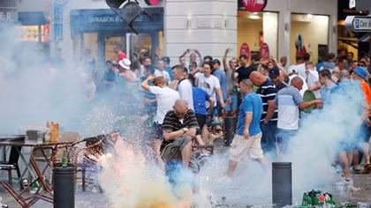 Euro 2016: Cảnh sát Pháp đau đầu với nạn holigan