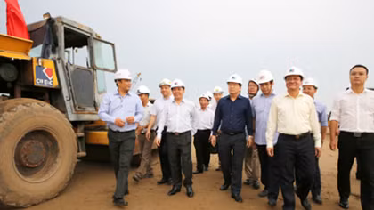 Phối hợp chặt chẽ, tháo gỡ vướng mắc, bảo đảm tiến độ cao tốc Bắc-Nam vào năm 2021